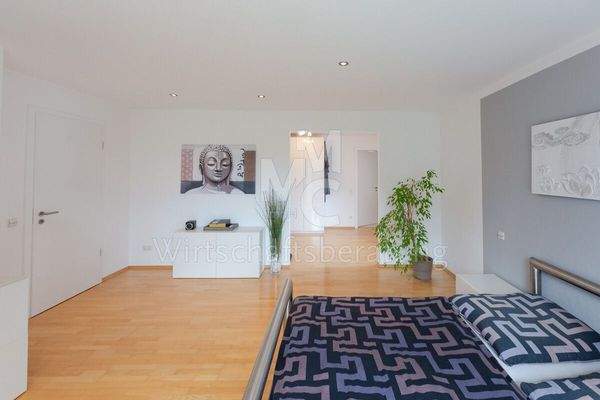 Schlafzimmer mit Ankleide