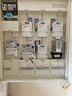 Elektroanschluss Vorderhaus.jpg