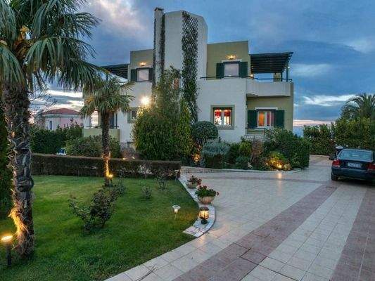 Kreta, Roussospiti: Einzigartige Villa mit separatem Apartment auf großem Grundstück mit Pool zu verkaufen