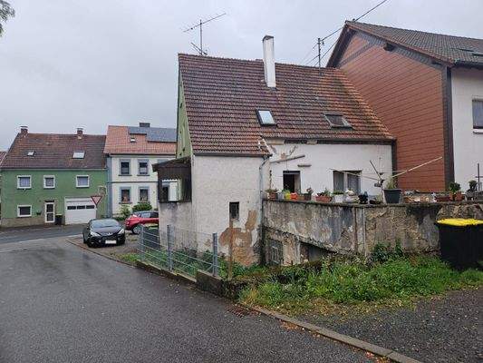 Ein- Zweifamilienhaus zu verkaufen