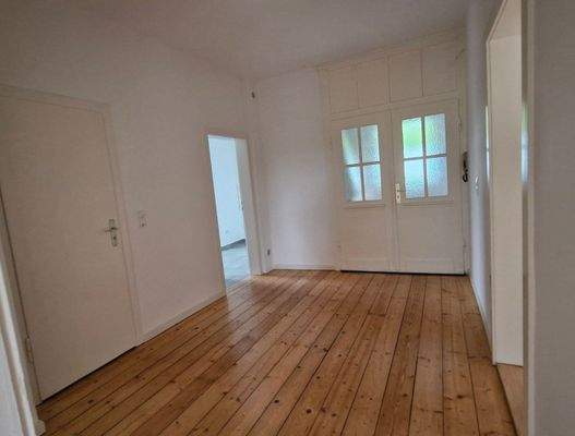 Doppelflügeltür im Flur zum Treppenhaus