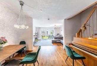 Geräumiges Wohnzimmer