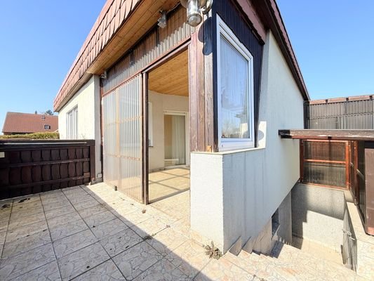 Terrasse mit Blick in den Garten