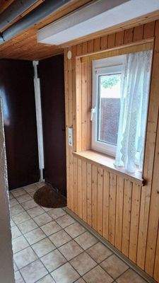 Nochm. Kellerraum1 mit Fenster u. Eingang bzw. Aus