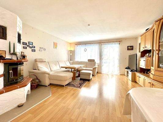 Wohnzimmer mit Terrassen Ausgang