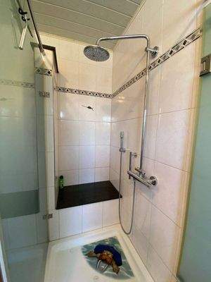 Modernes Duschbad!