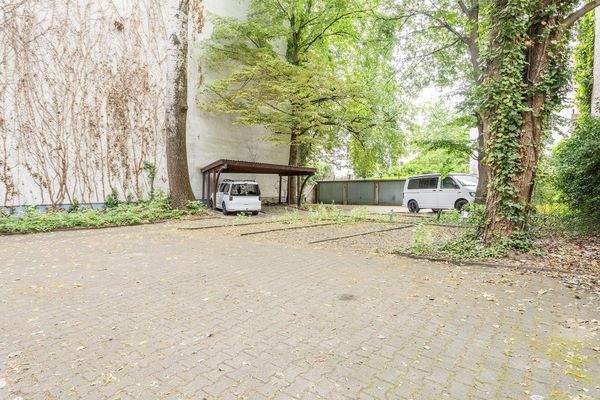 Hinterhof Stellplätze