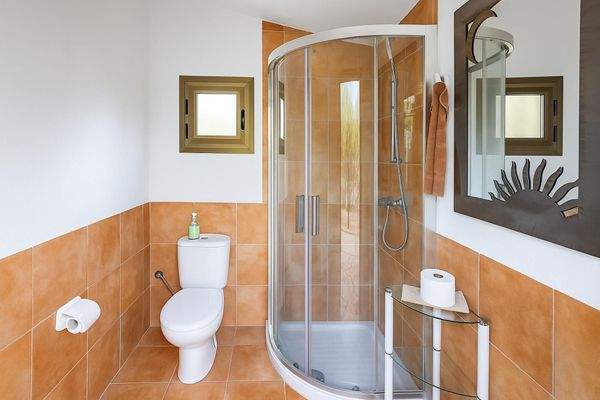 Externes Badezimmer am Pool