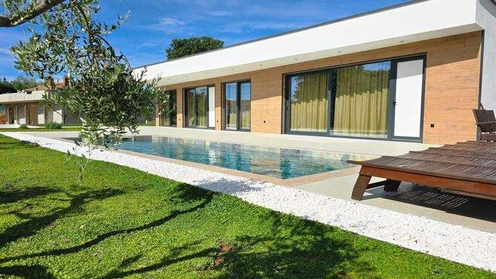 B9A85AD9-AE16-49BA-B98E-39423A2199D8_1_105_c