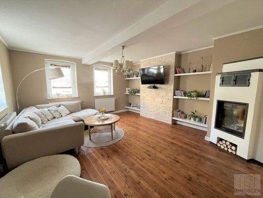 EG – Wohnzimmer mit Kamin