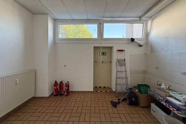 Küche/Aufenthaltbereich/Lager im EG