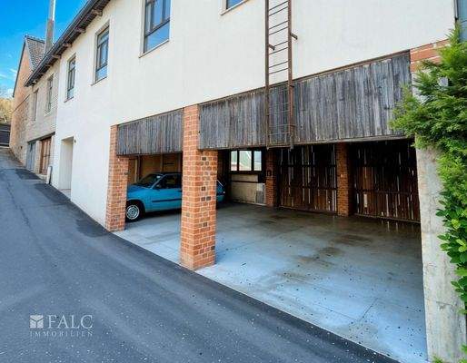 Halle (2) - (KI generiert)