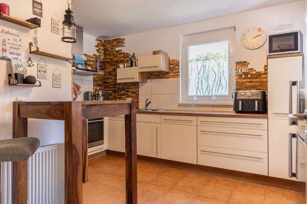 Modernes Familienhaus mit Traumgarten und Blick ins Grüne