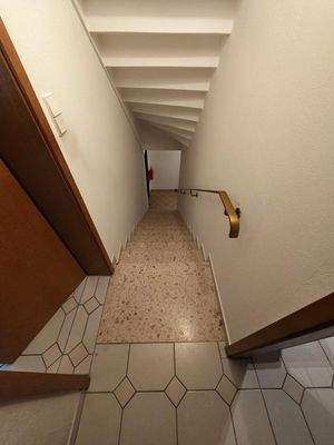 Kellerzugang ü.beide Einheiten