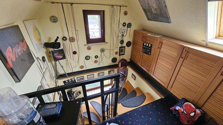 Treppen in den Spitzboden