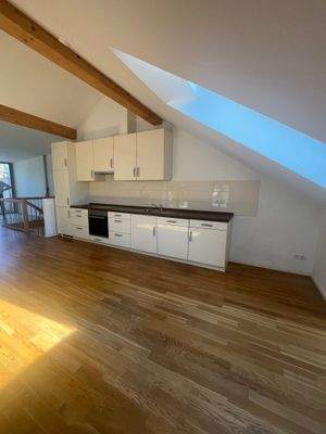 moderne Einbauküche in cremefarben