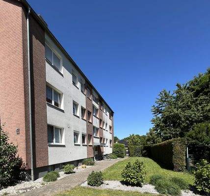 Gebäudefront mit Hauseingang