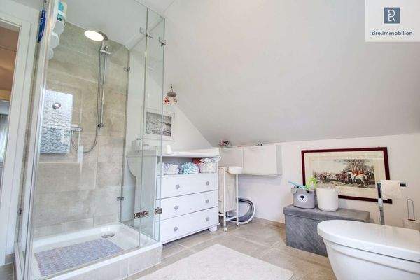 Modernes Feel-Good-Bad mit harmonischer Atmosphäre