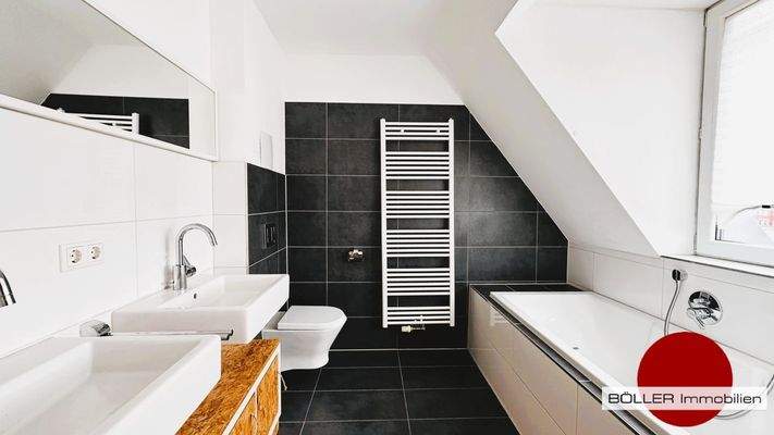 Badezimmer mit Fenster!