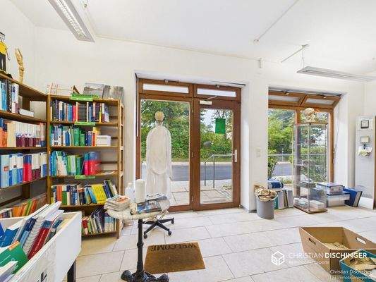 CAM01869G0-PR0269-STILL004