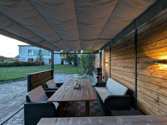 Außenlounge mit Blick auf's Haus