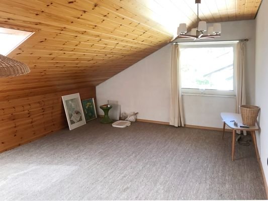 Wohnung DG rechts Bild 1.jpg