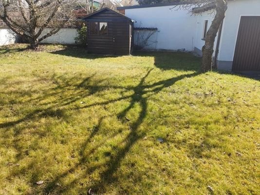 Garten mit Häuschen