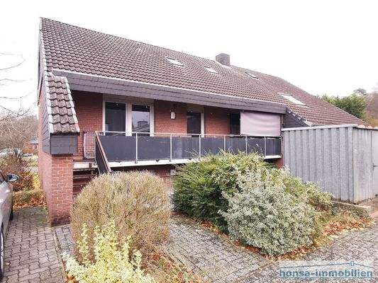 Hausrückseite - Zugang zum Souterrain und zu Loggia der Einliegerwohnung