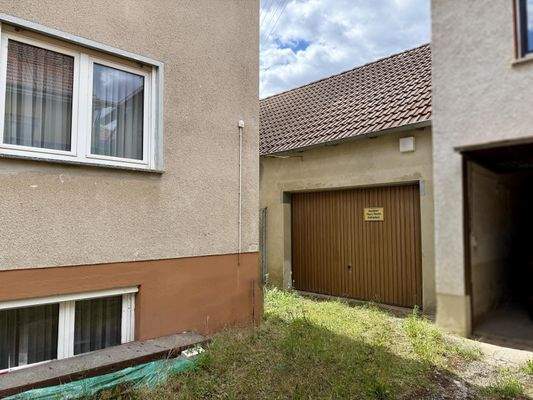 Zufahrt Nebengebäude