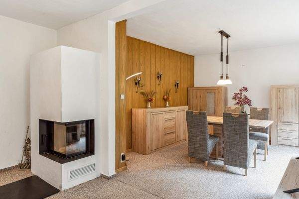 Wohnzimmer mit Kamin