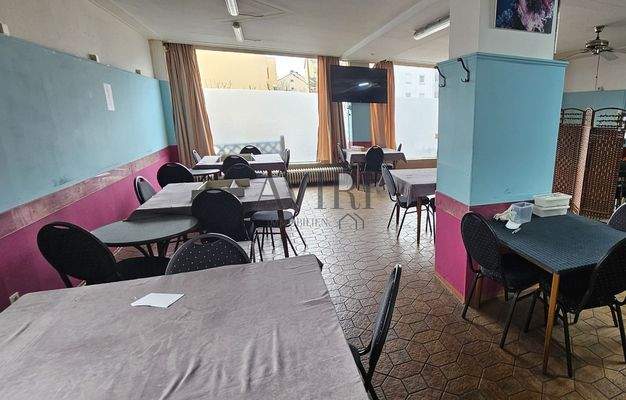 Sitzfläche Richtung Ausgang