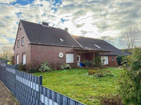 Bewohntes Gebäude von der Straße