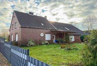 Bewohntes Gebäude von der Straße