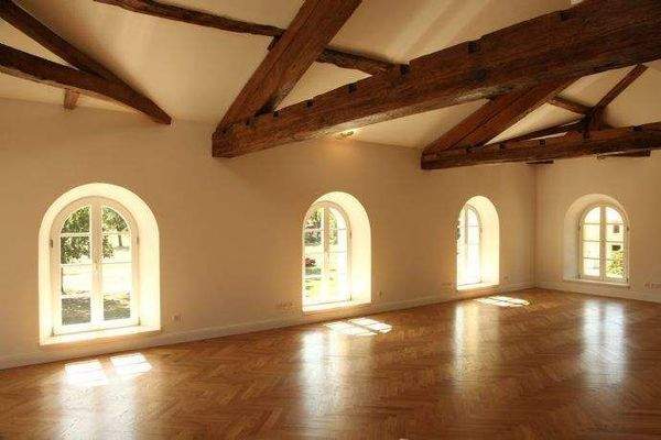 Wohnraum mit hochwertigem Eichenparkett