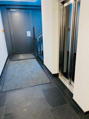 Hausflur mit Aufzug
