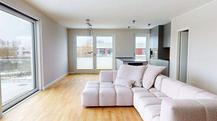 Wohnbereich mit Balkonzugang & offener Küche