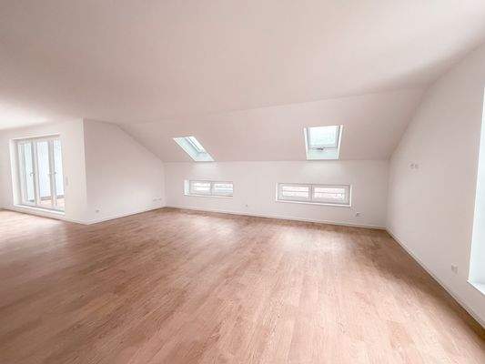 Großzügige Fläche mit flexibler Raumgestaltung nach Ihren Bedürfnissen