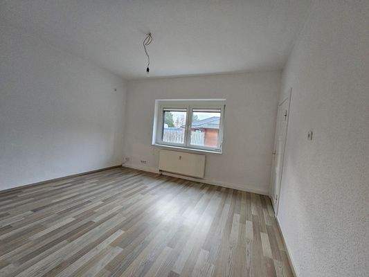 Leeres Zimmer mit Fenster