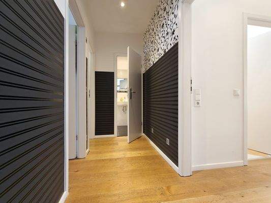 Flur zu den Schlafzimmern & Bad