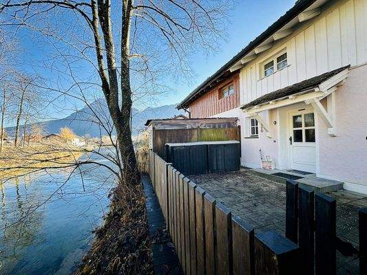 Nordseite und Zugang zum Haus