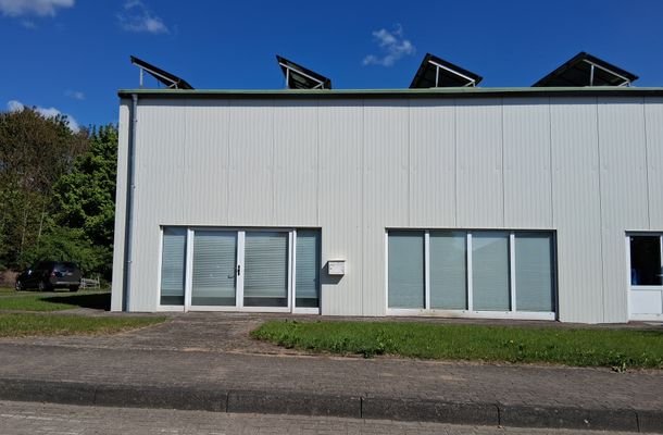 Strassenansicht links.jpg