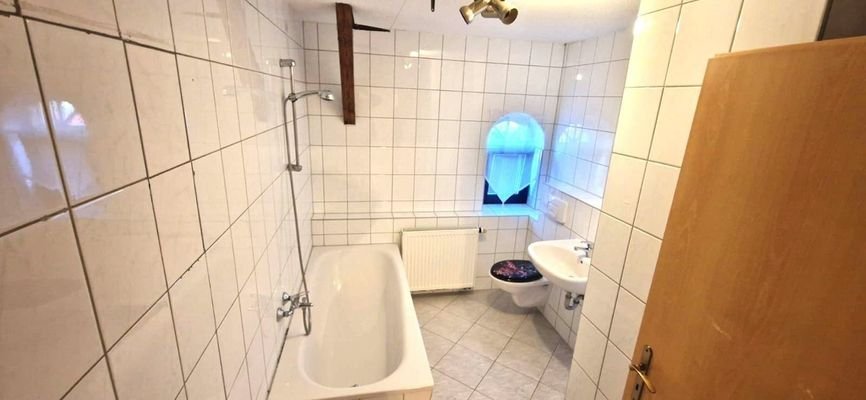 Bad mit Badewanne