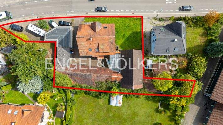 Drohnenbild des Ensembles mit Markierung