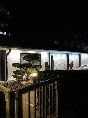 Garagen-Anlage bei Nacht