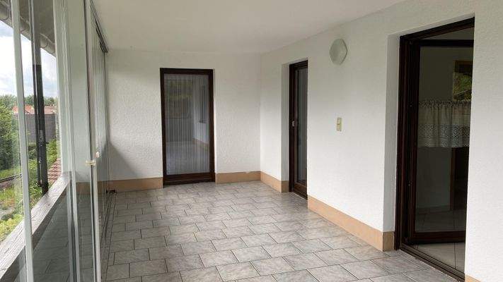 großer Balkon im OG