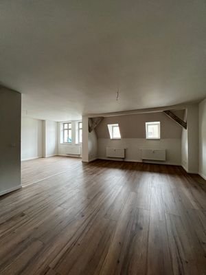 Wohnzimmer mit Blick zur Küche.JPG