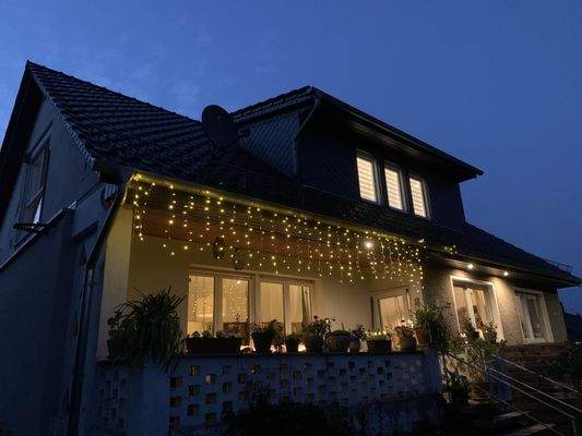 Rückseite mit Terrasse