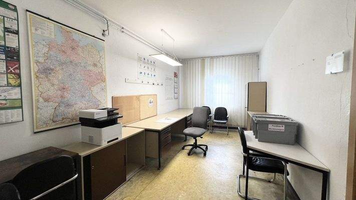 Beispiel für Büroraum in der Produktionshalle