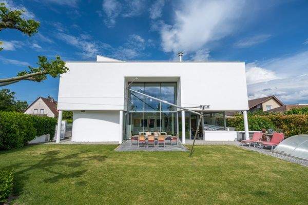 Terrasse mit Sonnensegel