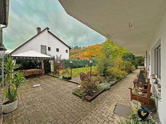 Garten und überdachter Zugang Appartements Anbau